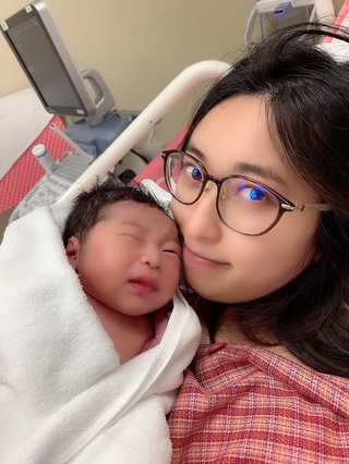 【ご報告】本日6月1日19:19に3480gの男の子を出産しました！おかげさまで母子ともに健康で、名前は『湊』と名付ける予定です。妊娠期間から入院中まで皆様からの温かいメッセージの数々にとても励まされました！本当にありがとうございます。病院関係者の皆様、支えてくれた夫にも感謝です！ https://t.co/baewb6pjdr