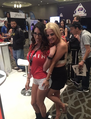 feliz cumpleaños @davafoxx 
miss
