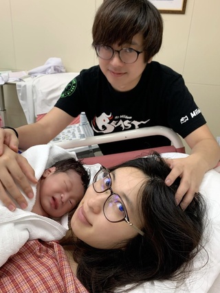 【ご報告】本日6月1日19:19に3480gの男の子を出産しました！おかげさまで母子ともに健康で、名前は『湊』と名付ける予定です。妊娠期間から入院中まで皆様からの温かいメッセージの数々にとても励まされました！本当にありがとうございます。病院関係者の皆様、支えてくれた夫にも感謝です！ https://t.co/baewb6pjdr