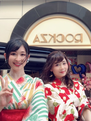 今日は浴衣で瞳姐たんと浅草デートしたよ🤭
浅草は仕事ではよく来てるけど人力車に乗ったり観光した事はあまりなくて🤔でもすごく楽しかった😃✨
和服で来るだけでもすごくテンション上がる❣️
この辺良い店がいっぱいあるんだなっていうのも今まで知らなくて…
もっと浅草を満喫したいと思いました🥰 https://t.co/n95fusxk9c
