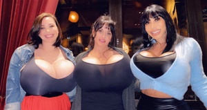 Here with my big boob inspirations, the sexy ladies @thebrittanyxoxo and @Lilly4k in Tacoma https://t.co/xze0X1VQos