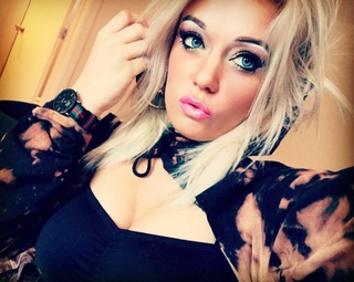 seguir #instagram 
gangsterboo_barbie
💋
#blonde #follow