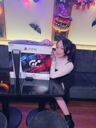 店の常連さんにav撮影引退のお祝いで
ps5いただきました！
うれしすぎー！引きこもりはかどるー！ https://t.co/1g7kugfnid