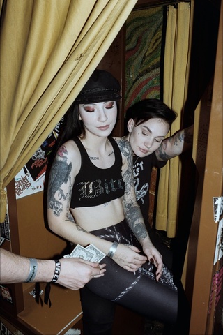 why you think @gothcharlotte