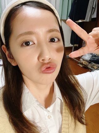 おっぱい見せようとしたけど首のところ狭くて見せられなかった…そしてまた訪れた制服を着る機会……！ https://t.co/2ynhdj8slc