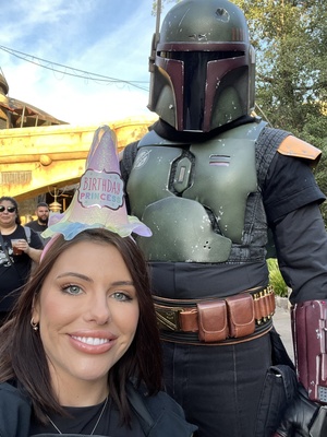 I did sit in a wheelchair all day and got to meet boba fett for my birthday. He said I could do better with my helmet! Lol https://t.co/3bC9juugGL