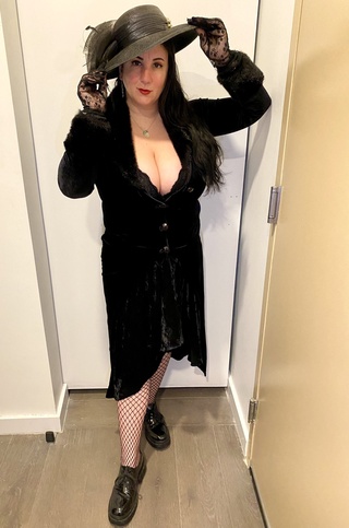 3.10.23
hat lady
#gothicfashion #strikeapose #gothfashion