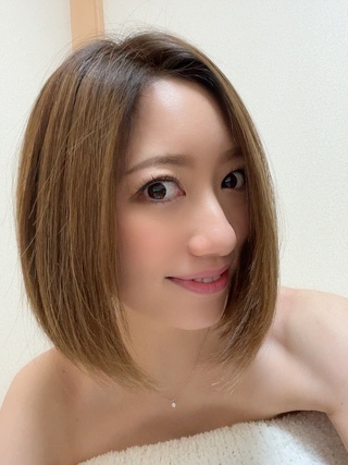 …という訳で
髪の毛切りました💇‍♀️💓 https://t.co/zzscbzmucc