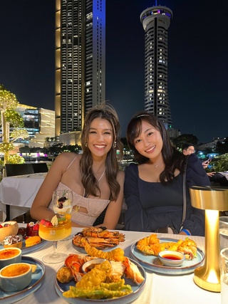先日行ったロイヤルオーキッド・シェラトンの川沿いレストラン、グランドオープンしたばかりで豪華客船のような内装がとても素敵だった🛳️
チャオプラヤー川の美しい景色とともに、贅沢な食事と素晴らしいサービスを楽しめました✨

📌siam yate club
https://t.co/ruayaawyjz https://t.co/xqxrd7dlr5