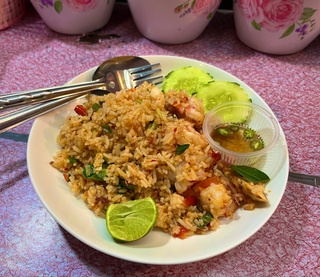 มื้อเที่ยงของฉัน
今日のランチは
ข้าวผัดต้มยํากุ้ง
トムヤムクンチャーハン🇹🇭🦐 https://t.co/ybqdpbxq6z