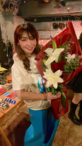リリタスファルスと一緒にやりまshow
足を運んで下さった皆様
ありがとうございました！！

楽しんで頂けてたら嬉しいです。

次回のライブは劇場のコース次第なところもあるので
決まり次第アップしますね

お花、差し入れ
ありがとうございました

カレーも完売しました
ありがとうございました https://t.co/k4havprbhj
