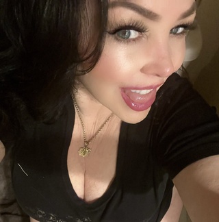 happy saturday 💋😽🍷 https://t.co/hxws3jgik8