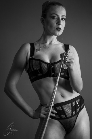 https://t.co/ijkdfdotxu femdomme auto portraits