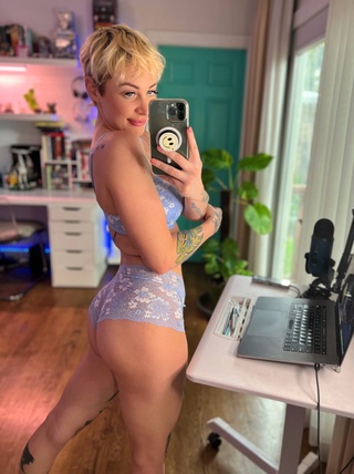 i’m online now ❤️‍🔥💙