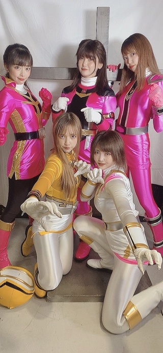 きのーは！
gigaヒロインライブありがとうございました😍

4年？ぶりのヒロインライブ🦸‍♀️
生アクション生台詞大丈夫？って不安でしたが、共演のみんなのおかげで無事演じ切ることができました❤️
4人のヒロインたち、ありがとう🥰

そして、このような機会をくださった
gigaさんありがとうございます🥹 https://t.co/sntrye1rrw