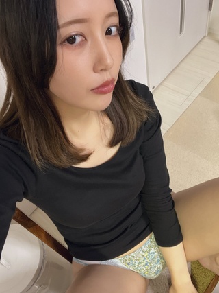 明日も撮影楽しみでご機嫌なのでパンツ見せます。 https://t.co/d2impecjb0
