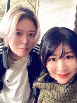 またキャンプ来たよー🏕
今日はコテージ泊なので快適❣️
お天気は良くないけどコテージなら余裕🤭✨
明日は富士山見えますように🙏 https://t.co/10mjlvsklr