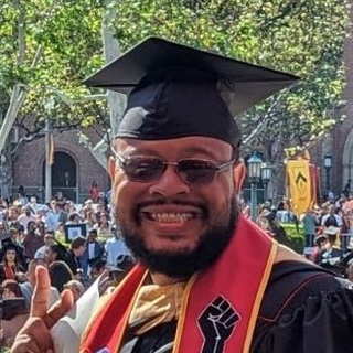 #newprofilepic #uscgrad https://t.co/5yknbys19i