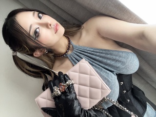 昨日のメイクと持ち物などオシャレしたので見てくだせえ
ゴルチエに寄せてほんのり夏のフェティッシュ☀️🍉🌻🏊
瞳の中は四角◽︎ 髪と首とカバンにはキラキラ https://t.co/nctgxf0xav