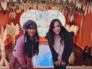 りさ氏と初めてバスツアー🚌行ったよ❣️
いちご狩りとかも初めて🤭甘くて美味しかったー！楽しかったなぁ🤭
伊香保温泉も立ち寄り。温泉街って良いですよね♨️もっと温泉場の劇場のってみたかったし残っていて欲しかったな🤔
バスツアーめっちゃ良い🤭 https://t.co/ty4jnh3s7v