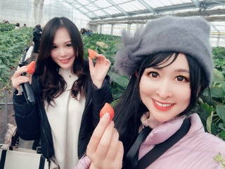 りさ氏と初めてバスツアー🚌行ったよ❣️
いちご狩りとかも初めて🤭甘くて美味しかったー！楽しかったなぁ🤭
伊香保温泉も立ち寄り。温泉街って良いですよね♨️もっと温泉場の劇場のってみたかったし残っていて欲しかったな🤔
バスツアーめっちゃ良い🤭 https://t.co/ty4jnh3s7v