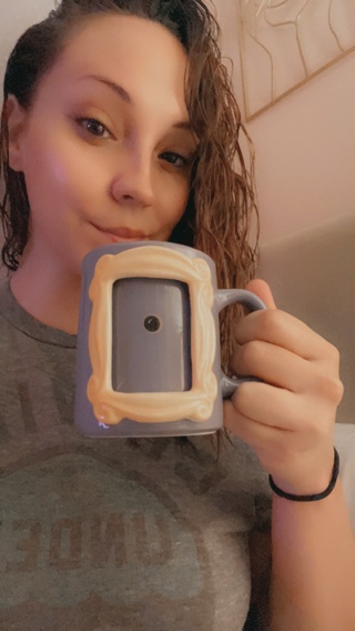 good morning 😘☀️☕️ https://t.co/fp7pfta3nz