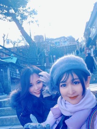 りさ氏と初めてバスツアー🚌行ったよ❣️
いちご狩りとかも初めて🤭甘くて美味しかったー！楽しかったなぁ🤭
伊香保温泉も立ち寄り。温泉街って良いですよね♨️もっと温泉場の劇場のってみたかったし残っていて欲しかったな🤔
バスツアーめっちゃ良い🤭 https://t.co/ty4jnh3s7v