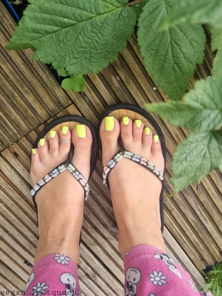 dedos de los pies look bonita this