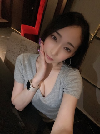 ラウンジ蓮実クレアに、蓮実ママが
出勤しました！
飲むよ~
ぺろぺろ~ https://t.co/nop7uqjhn6