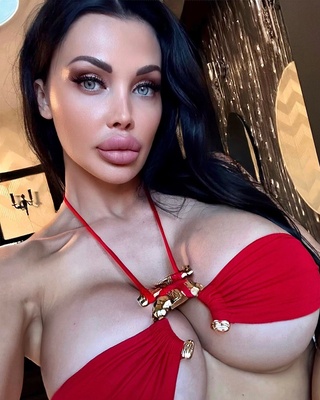 feliz valentine’s día loves!❤️‍🔥