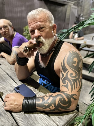 calling all cigar daddies