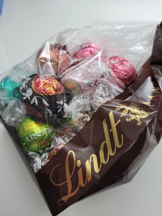 found lindt store mall