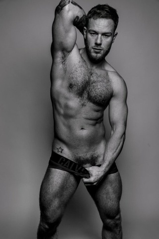 he’s sexy and tú