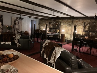 @aleedsstudio changed the room…
