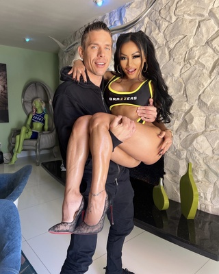 brazzers beauty @misscjmiles

if you