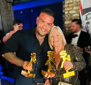 A couple of pics from @SNAP_Together Awards on Thursday with Female & Male Performer of the Year winners, the incredible and fabulous @ScarlettJonesUK @AndyLeexxx xxx #retweet https://t.co/BHNhb0229Y