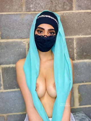 feliz teta tuesday!👀 

sale
