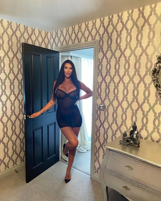 tonight @xalicegoodwinx back 🥳🥳🥳