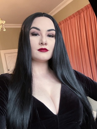 did very sexy morticia