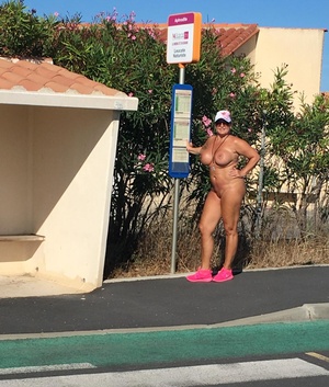 Oasis Nudist.resort South-France, waiting for the bus https://t.co/dcJUHJmkVz https://t.co/oIEiHobG86