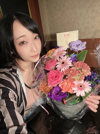 プライベートのお友達からグランドオープンのお花いただいた！
嬉しすぎ！ https://t.co/mifydfu9yc