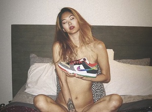 https://t.co/x6HsCvtV86 is giving away her ex bf’s sneaker collection for free! 🔥🔥 https://t.co/VU55LQTJNs