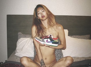 https://t.co/x6hscvtv86 giving away her