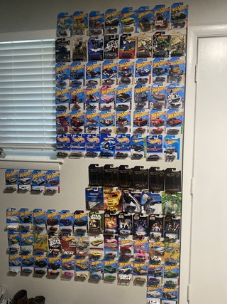 pick your fave hotwheel🚗⬇️