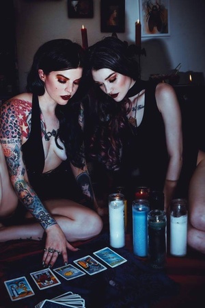 Blessed Samhain 🖤

(Photo by Chad Michael Ward of my dear friend Kira Von Sutra and I.) https://t.co/Om90DoG9Tr