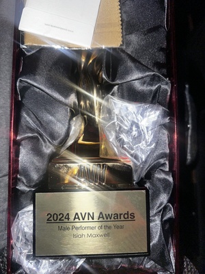 I’m truly happy to be apart of this community. No one celebrate us like us. I’m happy to contribute to a community I love with all my heart. 

Thank you Peter, Dan and the entire @avnawards team for honoring my work with the mpoty award.

Celebra