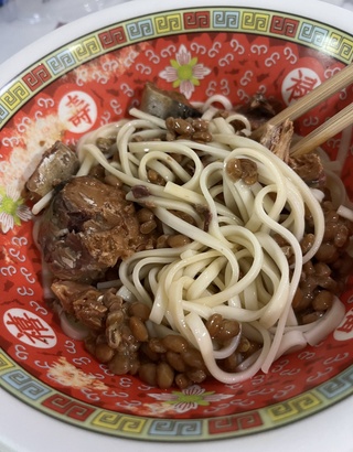 サバ缶×納豆×うどんで簡単朝ごはん。いかに楽するかが大事！！お皿はどっかで買った20バーツ皿🫣 #ズボラ飯 https://t.co/pu9huqzfmz
