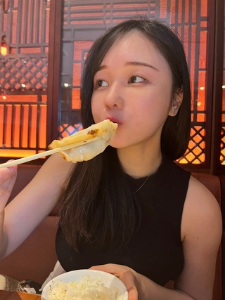巨乳は馬鹿！みたいな事言われてても昔は「中学受験は特待生だったし、その後も勉強で困ったことないけどなぁ」と心の中でマジレスをしていたけど最近は… https://t.co/tebcseykfh