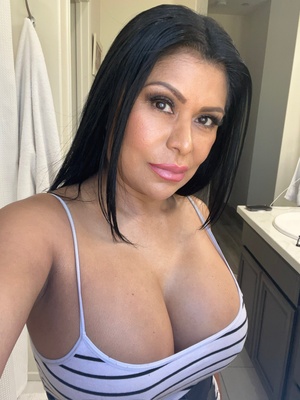 You think older women are sexy? https://t.co/aqEDOWIUYG
