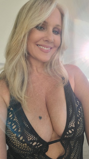 Why YES... I'm reading personal messages this morning here: 

Grab a pass and dm me... 
https://t.co/AA5w3bCx0v
or
https://t.co/APzQT79GD6

💘RT! https://t.co/lrFsUwh5I3